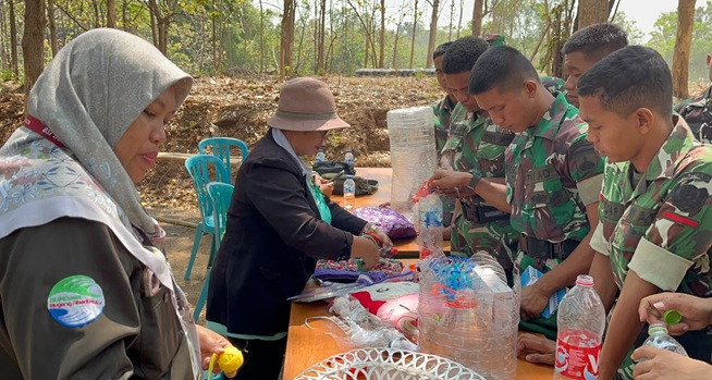 Ubah Sampah Jadi Cuan: Yonif TP 449/SH dan DLH Sukoharjo Kolaborasi Garap Bank Sampah hingga Maggot