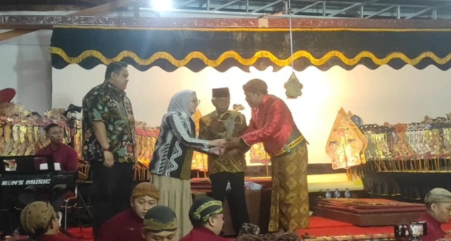 Puncak Rangkaian Ulang Tahun Ketum, PDIP Sragen Gelar Pentas Wayang Kulit "Srikandi Mbangun Maerokocho"