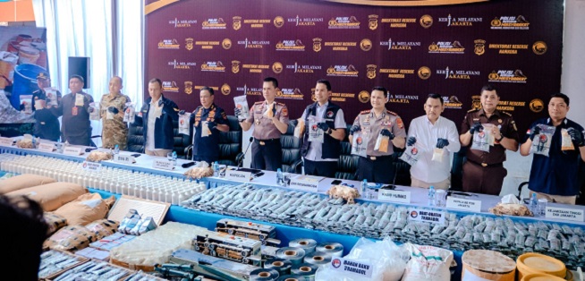 Polda Metro Jaya Bongkar Produksi Obat Keras Ilegal di Sukoharjo, 7 Juta Butir Disita