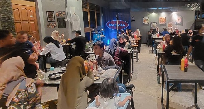 Padma SOC Solo Borong Dagangan Pedagang Keliling, Dibagikan Gratis ke Pelanggan