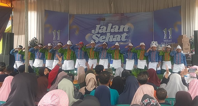 Ribuan Santri dan Warga Ampel Boyolali Ikuti Jalan Sehat Milad ke-11 Ponpes Abi Ummi