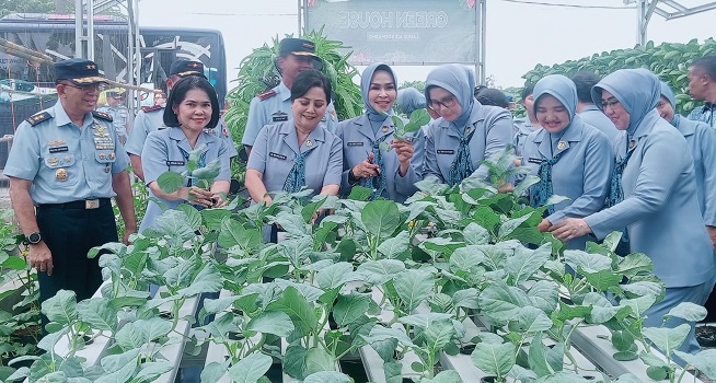 Aster Kasau Tinjau Pengembangan Ketahanan Pangan Lanud Adi Soemarmo