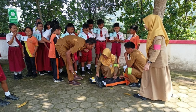 BPBD Wonogiri dan Undip Latih Kesiapsiagaan Bencana Siswa di Tirtomoyo