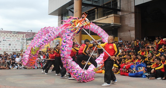 Pengunjung Banjiri NEO Solo Grand Mall saat Imlek, Barongsai dan Liong jadi Magnet